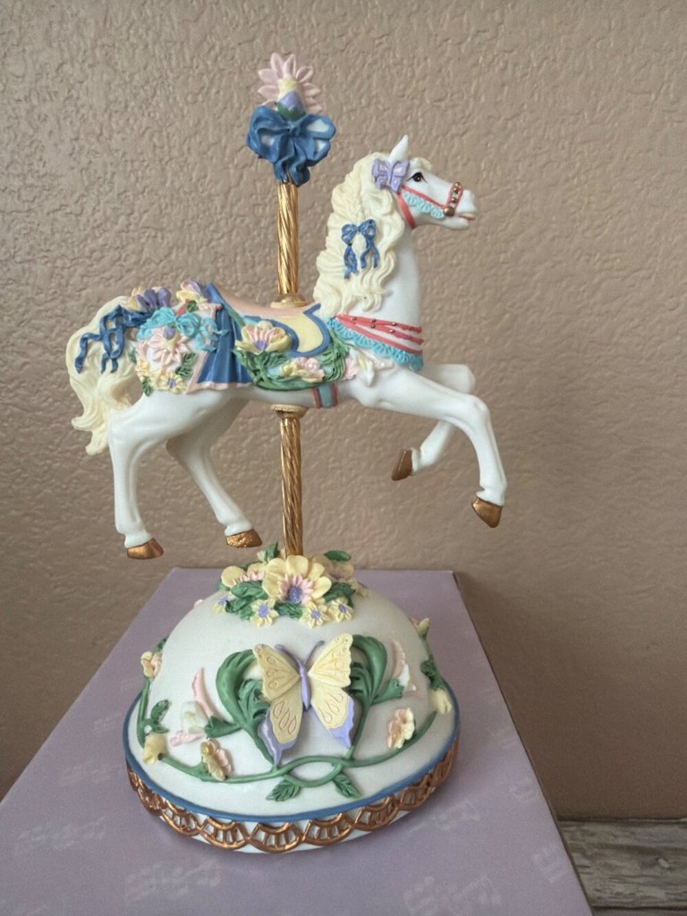 San Francisco Music Box Spring Horse Carousel Plays Younger Than Springtime NEW - Picture 11 of 17
